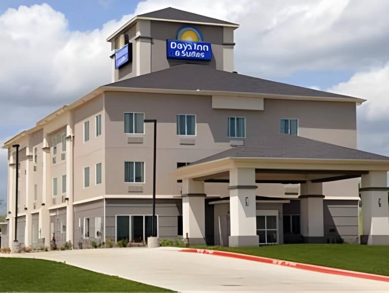 Days Inn & Suites by Wyndham Mineral Wells in Mineral Wells, TX