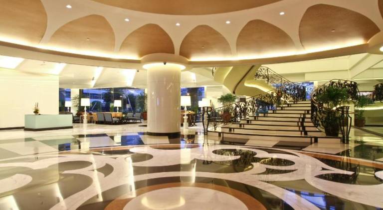 The Bellevue Manila — photo 2