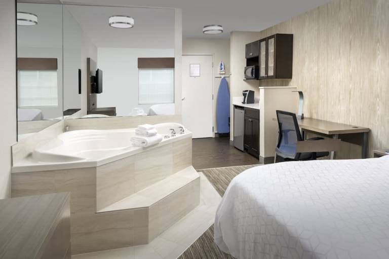 Holiday Inn Express & Suites Annapolis by IHG