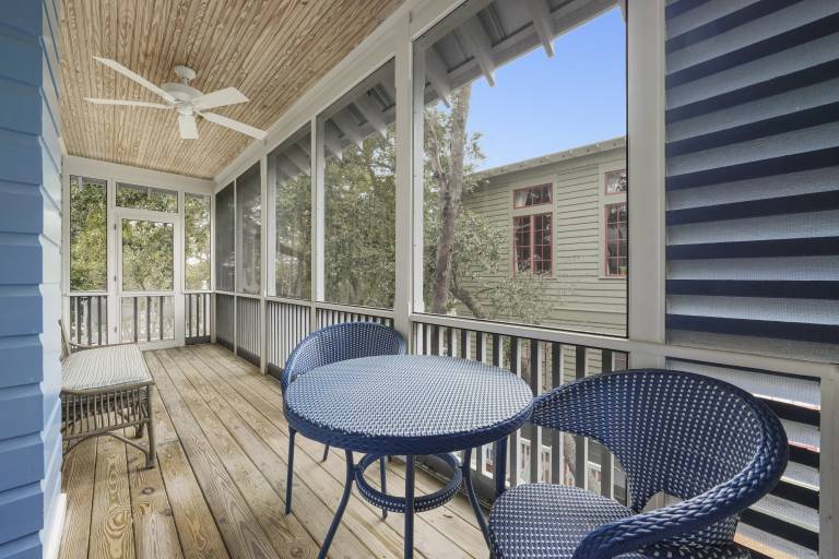 House with BBQ & heated pool | City view — photo 2