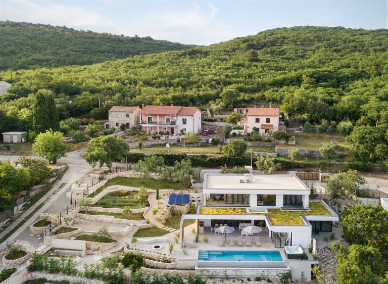 Villa Verde Horizon - new villa with gorgeous views, private pool, spa and a Jacuzzi by MyWaycation — photo 2