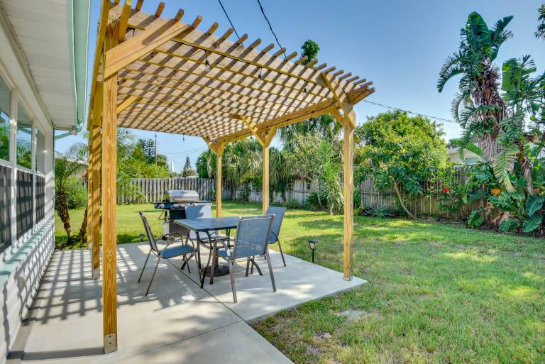 Charming Port Orange Home Walk to Beach