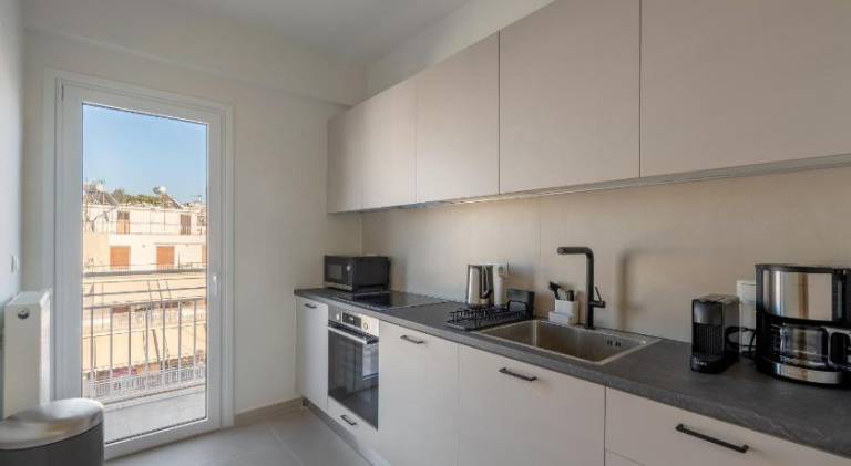 The Portside Getaway - 2BR, 2BA Duplex in Piraeus — photo 3