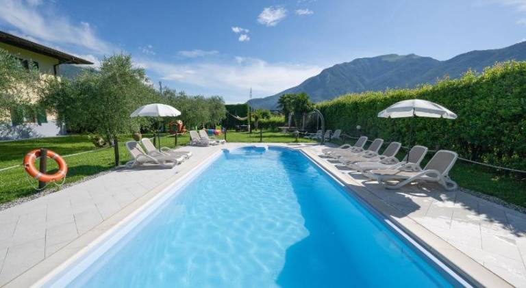 Vacation home with pool, grill & yard — photo 3
