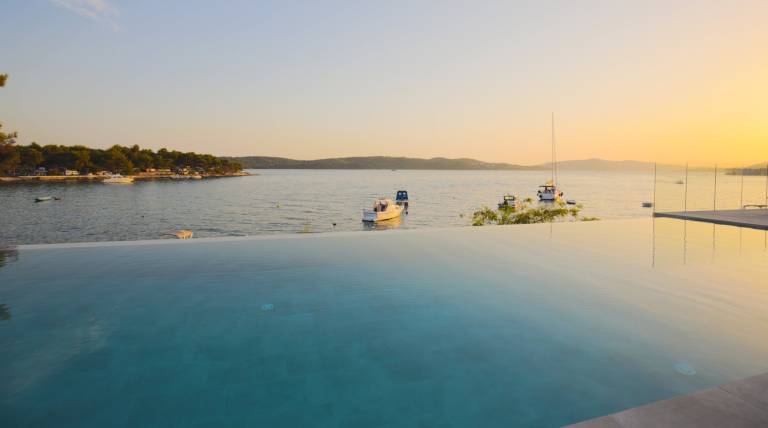 Beachfront Villa Deep Blue with Pool I — photo 2