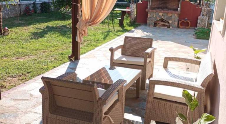 Villa with garden, patio & grill — photo 3