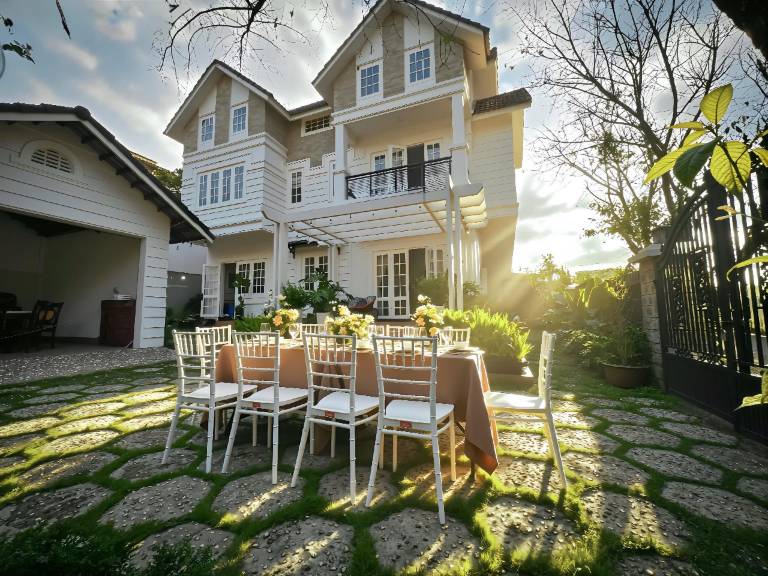 Apartment with yard, hot tub & BBQ | Perfect for remote work | Dogs allowed in Da Lat