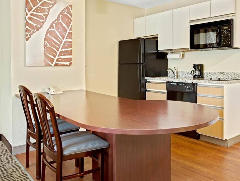 MainStay Suites Cincinnati Blue Ash — photo 5
