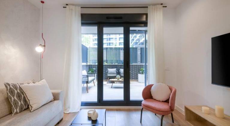 Rental apartment with yard | Pet-friendly — photo 2