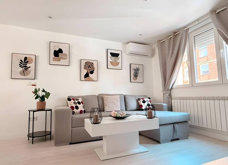 Rental apartment with 2 rooms for 6 persons in Madrid