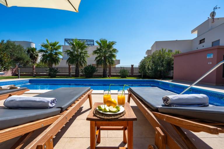 Villa with grill, private pool & patio | Mountain view — photo 5