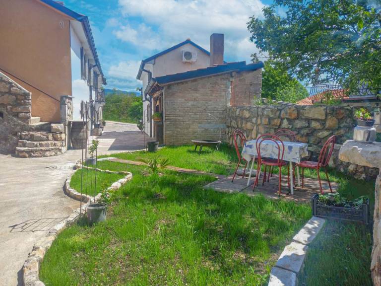 Family-oriented lovely vacation home with yard, grill & terrace | Nature view | Pets are welcome — photo 5