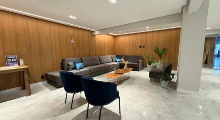Serviced apartment with patio, pool & grill — photo 5