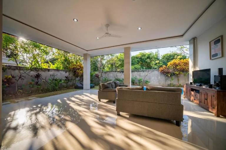 Villa with terrace, garden & private pool | Perfect for remote work — photo 4