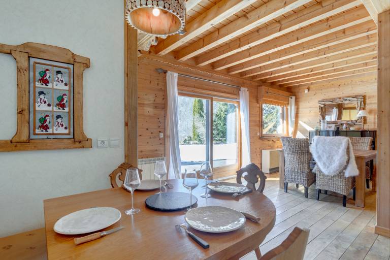 Chalet with terrace & yard — photo 5