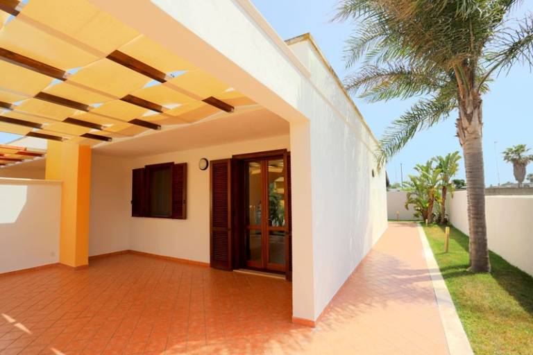 Villa with patio, grill & yard | Garden view — photo 3
