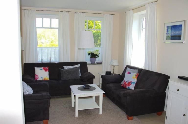 Child-friendly vacation home with yard, patio & grill | Sea view | Pet-friendly — photo 2