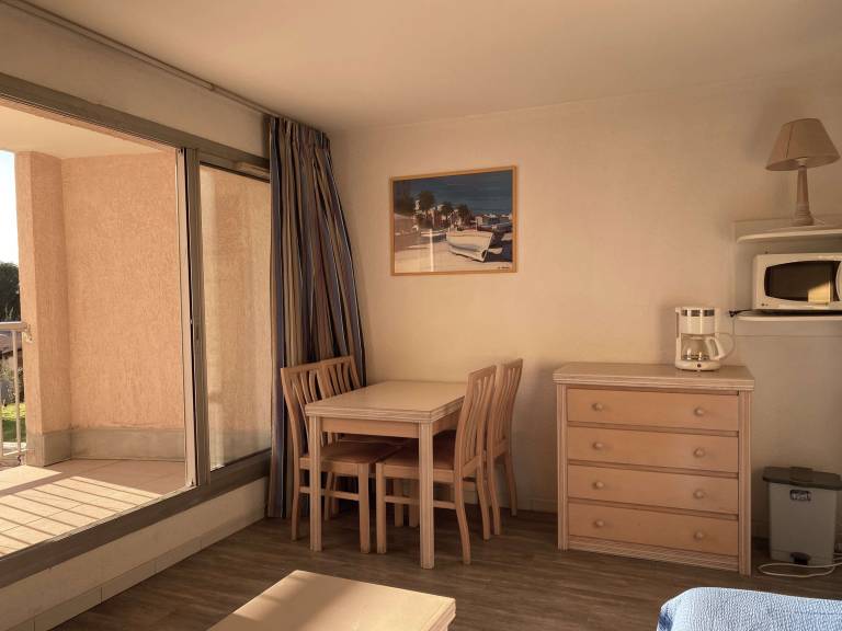 Holiday apartment with pool — photo 4