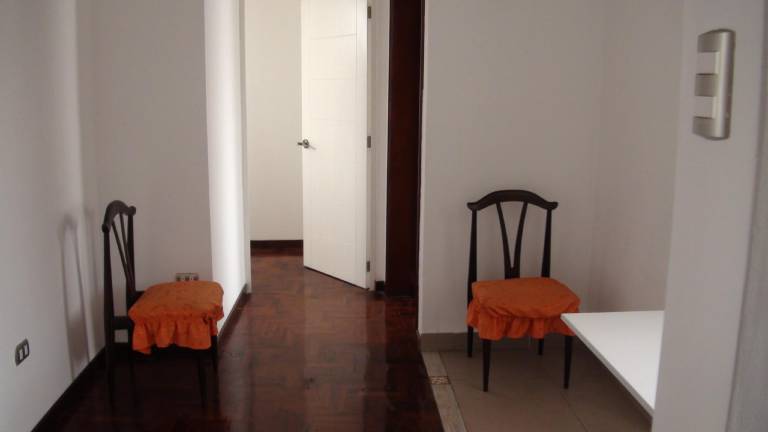 Apartment with yard — photo 4