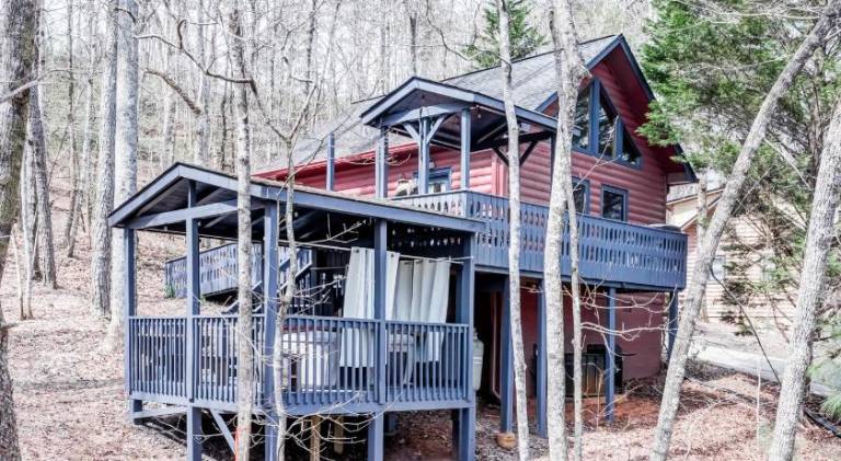 House with jacuzzi | Pet-friendly in Helen, GA