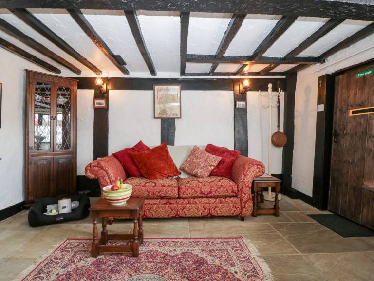 Cottage with jacuzzi, terrace & garden — photo 3