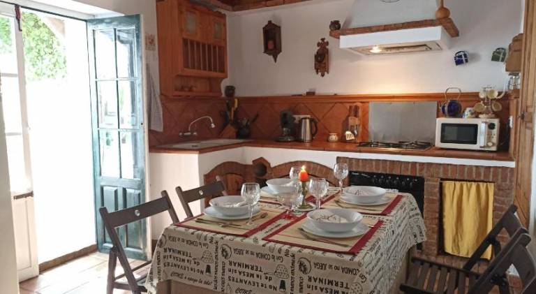 Charming vacation home with hot tub | Pets allowed — photo 3