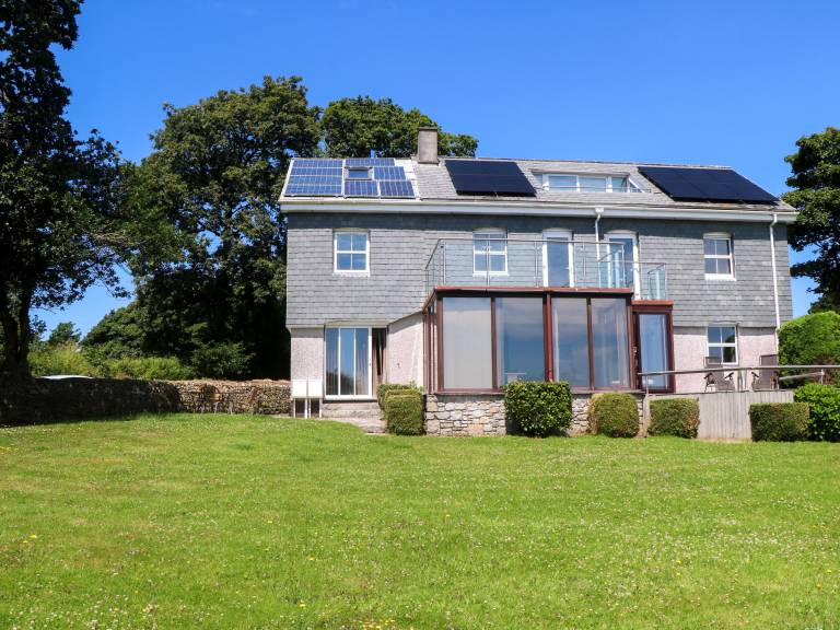 Child-friendly cottage with yard | Beach view | Pets allowed — photo 2