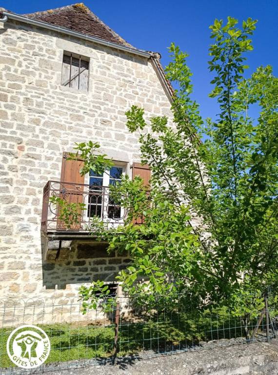 Gite with terrace, barbeque & yard — photo 3