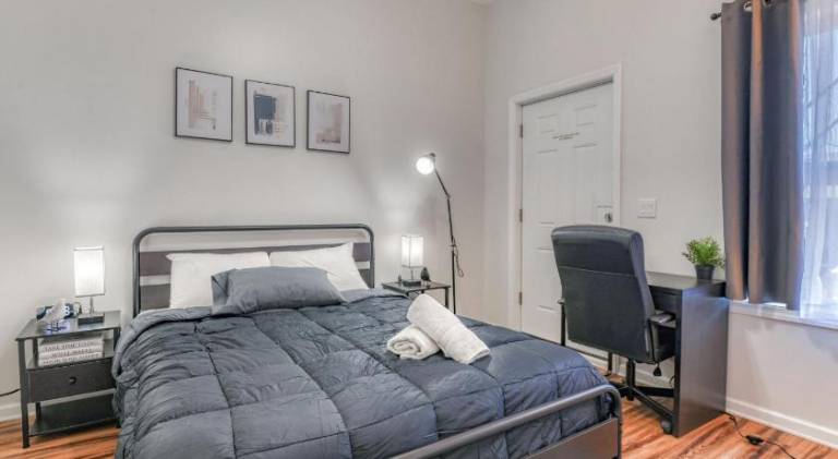 Gorgeous Duplex with parking by JSQ in Hudson, NY