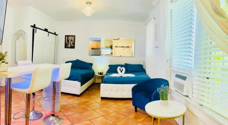 South beach apartment 5 min walk to the ocean in Miami Beach, FL