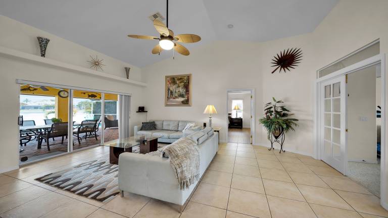 Spacious villa with terrace, hot tub & heated pool | Perfect for remote work | Pets allowed — photo 5