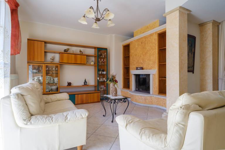Fully equipped nice vacation home with patio, fast internet & yard | City view | Pets are welcome — photo 4