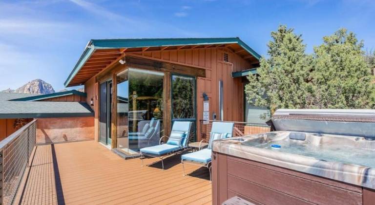 Pleasant vacation home with pool | Pets are welcome — photo 4