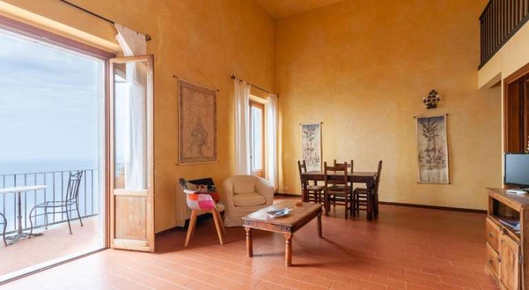 Holiday apartment with yard & terrace — photo 2
