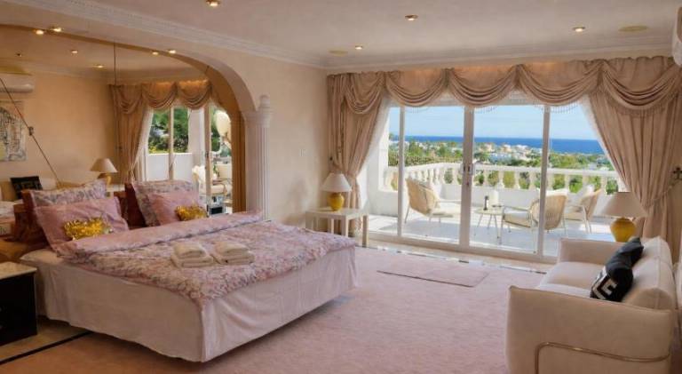 Luxurious Villa 6 Min from Beach with Sea Views — photo 2