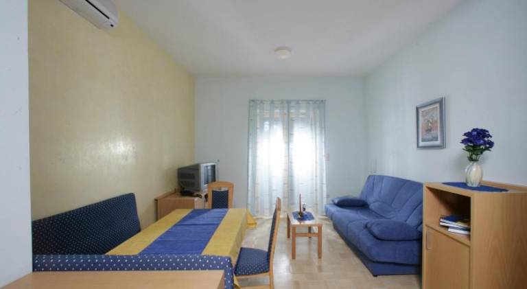 Apartment with garden & patio — photo 4
