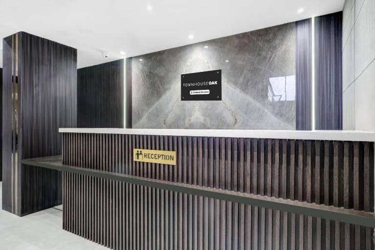Super Townhouse Oak Sarusajai Stadium — photo 4
