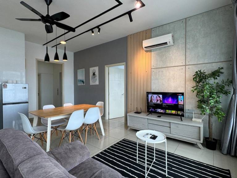 Beautiful vacation home with pool | Next to Petaling Street | Pet-friendly in Perm
