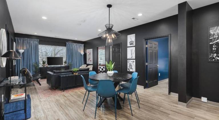 Condo Near Downtown WALK to restaurants, bars & music in Nashville, TN