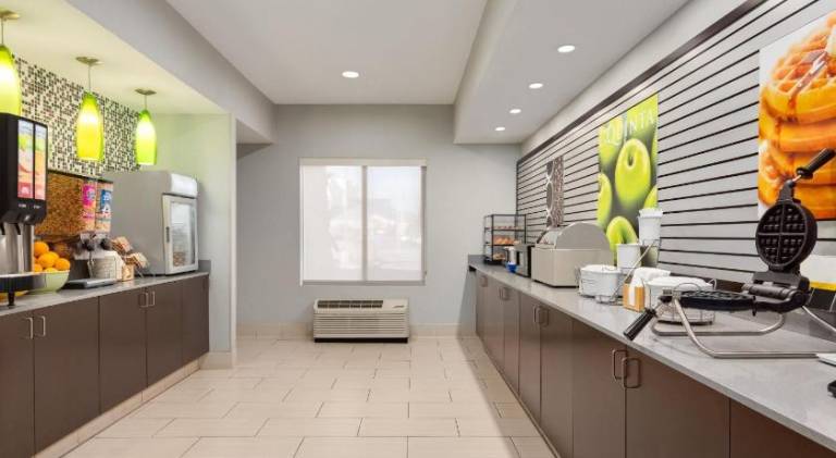 La Quinta Inn & Suites by Wyndham Fairfield - Napa Valley — photo 5