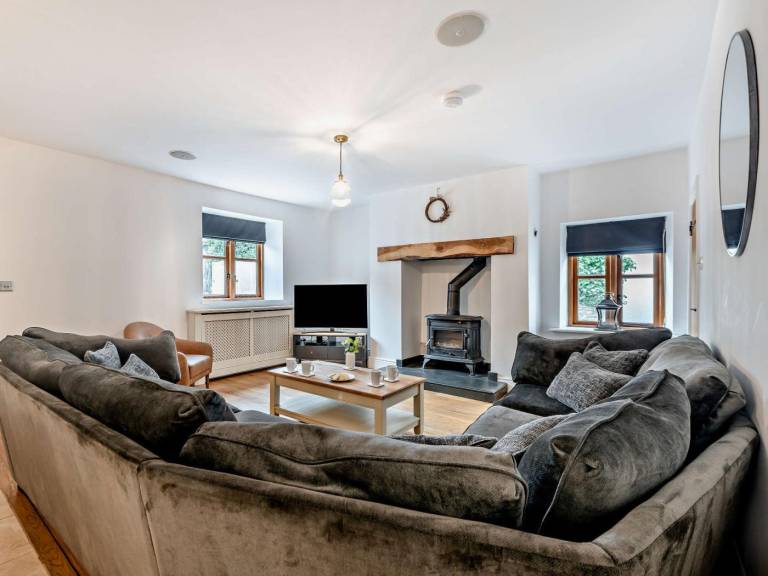 Fully equipped lovely cottage with yard, pool & jacuzzi | Dogs allowed — photo 3