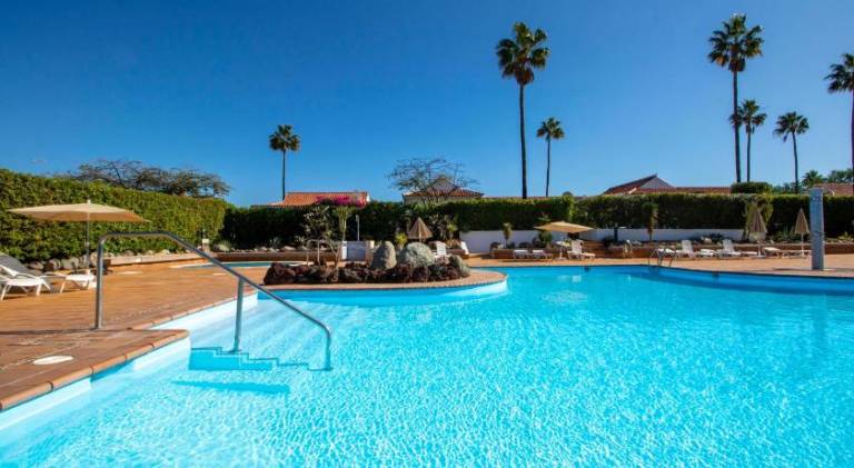 Villa with patio, pool & garden — photo 2