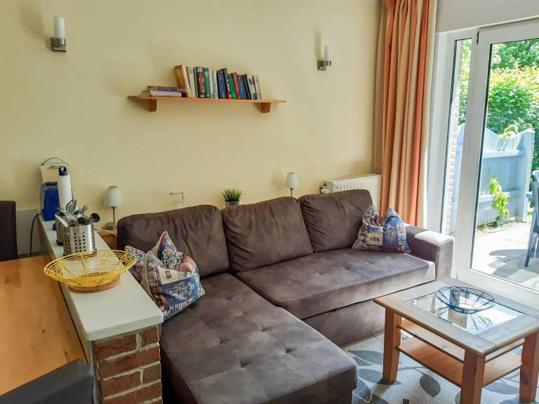 Family-friendly pleasant vacation home with patio & yard | Pets are welcome — photo 2