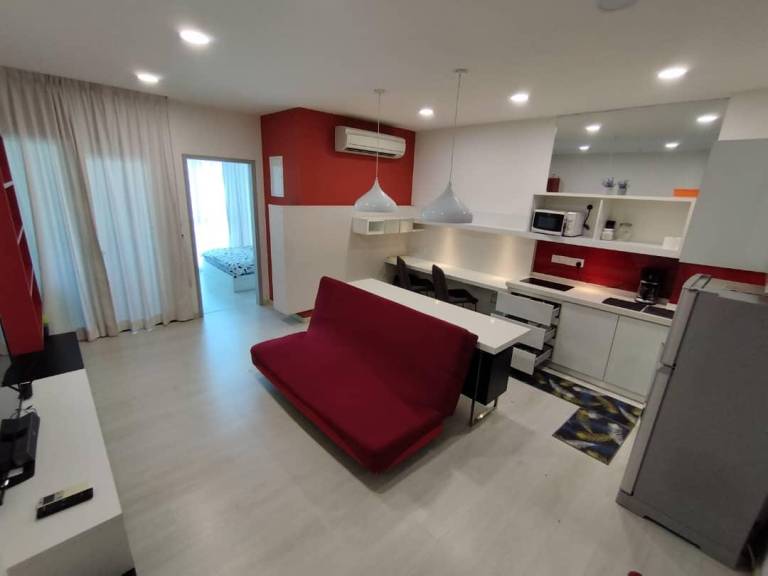 Holiday apartment with garden, barbecue & pool in George Town