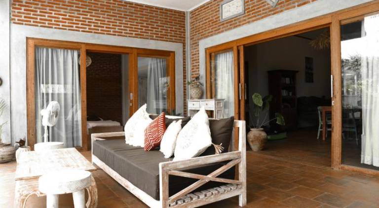 Villa with pool — photo 2