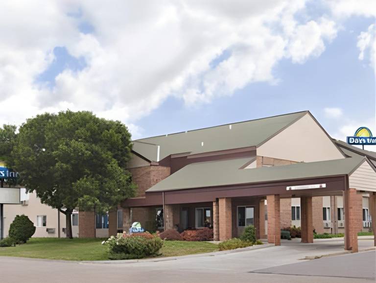 Sunset Inn & Suites in Lincoln, NE