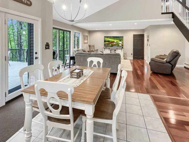 House with private pool & grill — photo 4