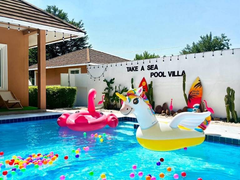 Vacation home with jacuzzi, pool & BBQ in Chonburi