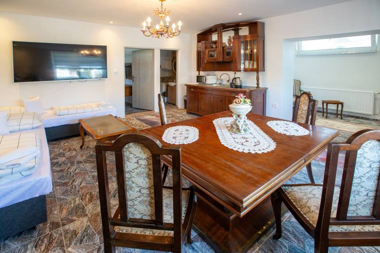 Family-oriented wonderful apartment with terrace & yard | Dogs allowed — photo 5