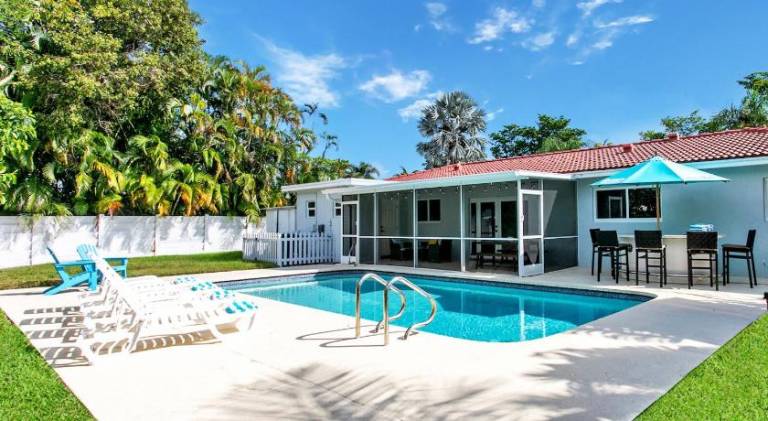 Luxury 5BR Villa Heated Pool near Beach & Casino in Dania Beach, FL